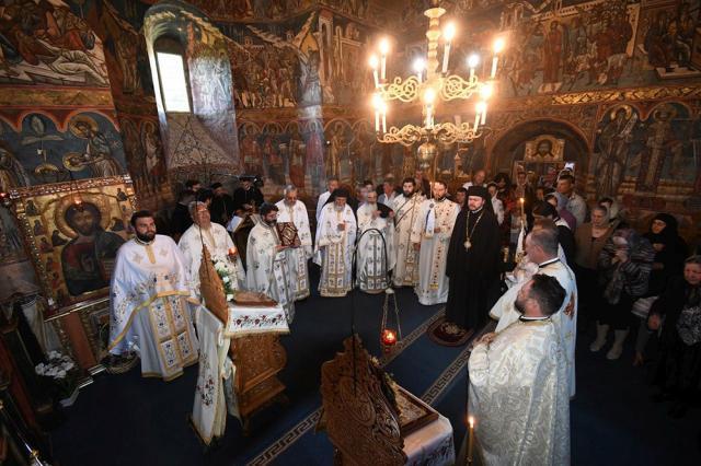 Liturghie arhierească la serbarea celui de-al doilea hram al Mănăstirii Humor. Foto: Constantin Ciofu