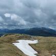 Petele de zăpadă încă persistă în munții Rodnei