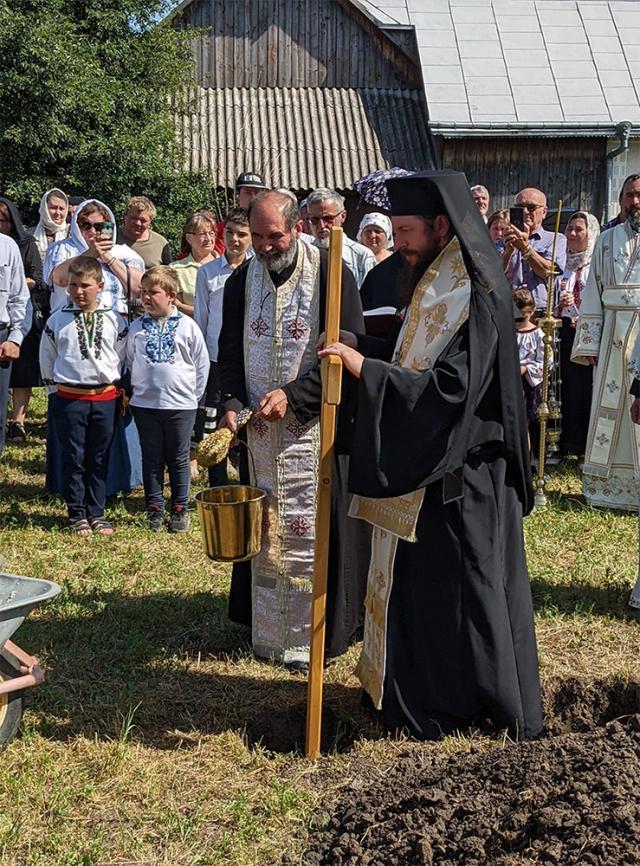 Sfințirea locului și punerea pietrei de temelie pentru biserica „Tuturor Sfinților” – Rădăuți