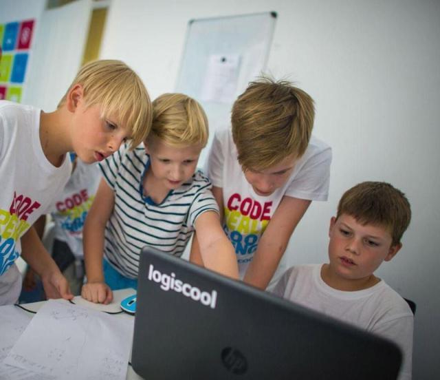 Logiscool Suceava, parte din rețeaua internațională de școli de programare pentru copii și adolescenți, invită elevii la taberele urbane și workshop-urile digitale de vară