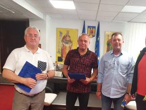 Semnarea contractului de reparații stradale în municipiul Suceava, între primarul Ion Lungu și reprezentanții asocierii de firme
