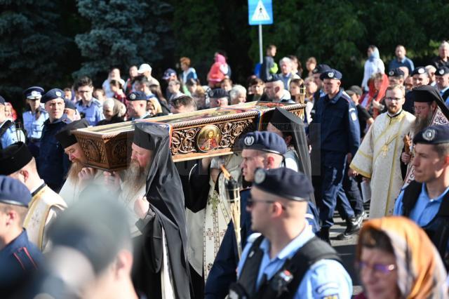 Procesiunea „Calea Sfinților”, în cadrul căreia moaștele Sfântului Ioan cel Nou au fost purtate pe străzile municipiului Suceava
