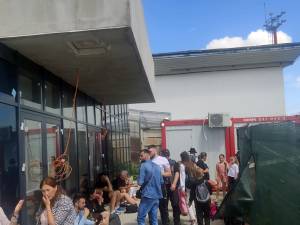 Peste 100 de pasageri blocați pe Aeroportul Suceava după ce o aeronavă Ryanair s-a defectat