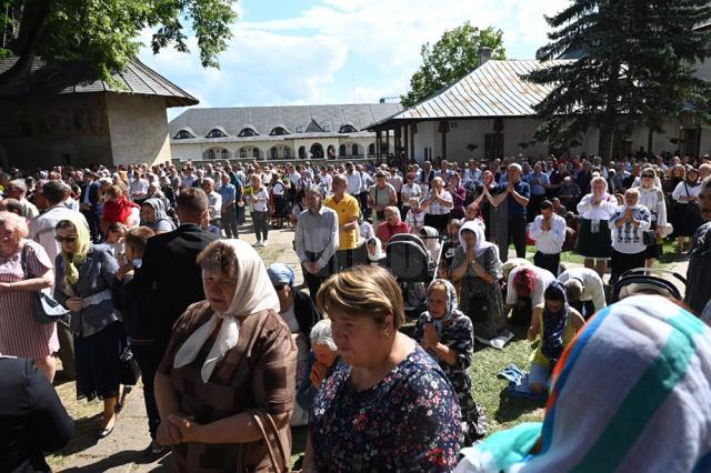 Șase ierarhi au săvârșit Sfânta Liturghie la Mănăstirea „Sf. Ioan cel Nou de la Suceava”, în zi de hram