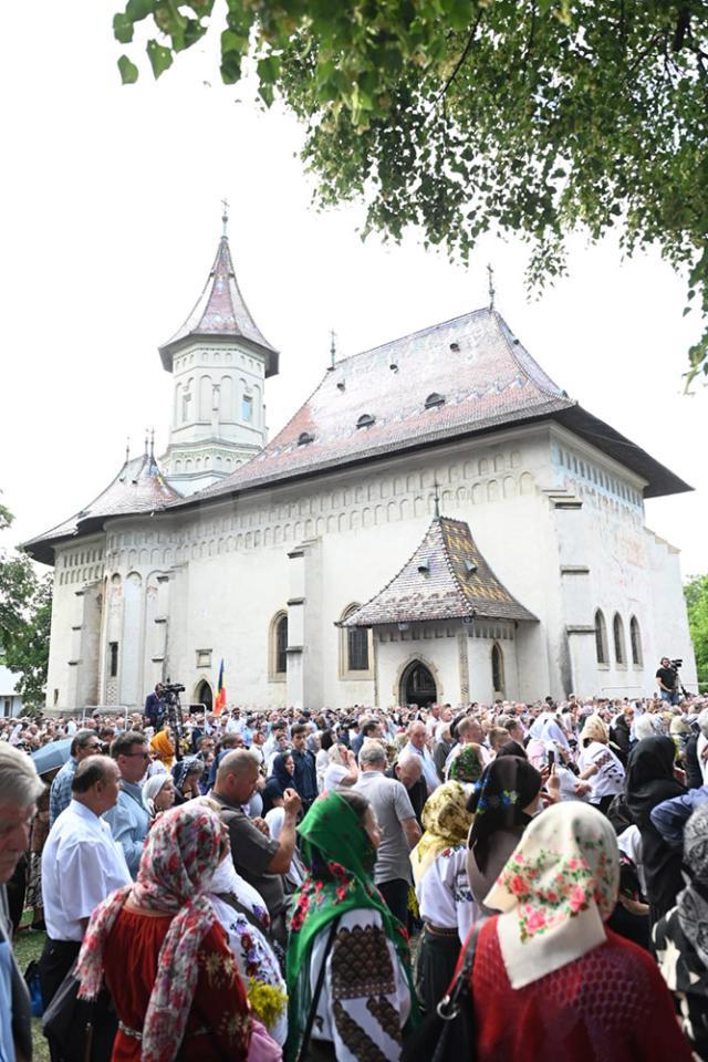 Șase ierarhi au săvârșit Sfânta Liturghie la Mănăstirea „Sf. Ioan cel Nou de la Suceava”, în zi de hram