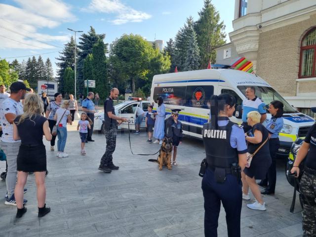 Câinii Poliției Suceava au atras atenția copiilor