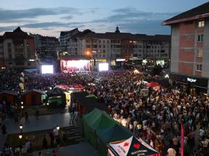 Peste 12.000 de spartiucipanți prezenți la concertele organizate in Centru, de Zilele Sucevei 2022 6
