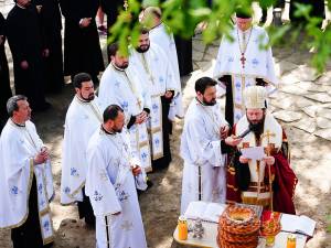 În cinstea înaintașilor: Preasfințitul Părinte Damaschin Dorneanul a săvârșit o slujbă de parastas pentru voievozii Moldovei