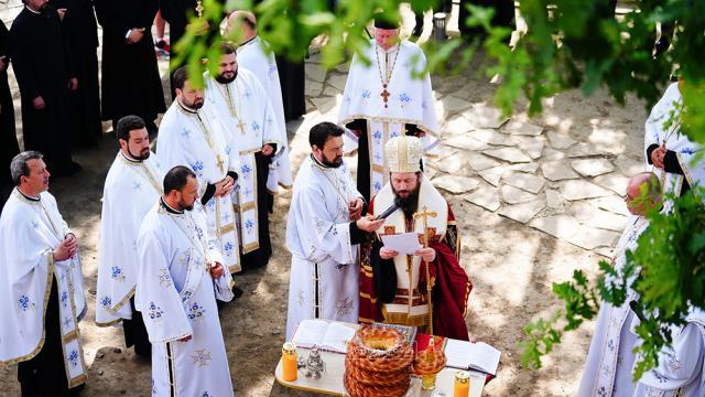 În cinstea înaintașilor: Preasfințitul Părinte Damaschin Dorneanul a săvârșit o slujbă de parastas pentru voievozii Moldovei