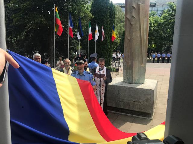 Ziua Drapelului Național a fost marcată printr-o ceremonie militară în Piața Tricolorului din Suceava