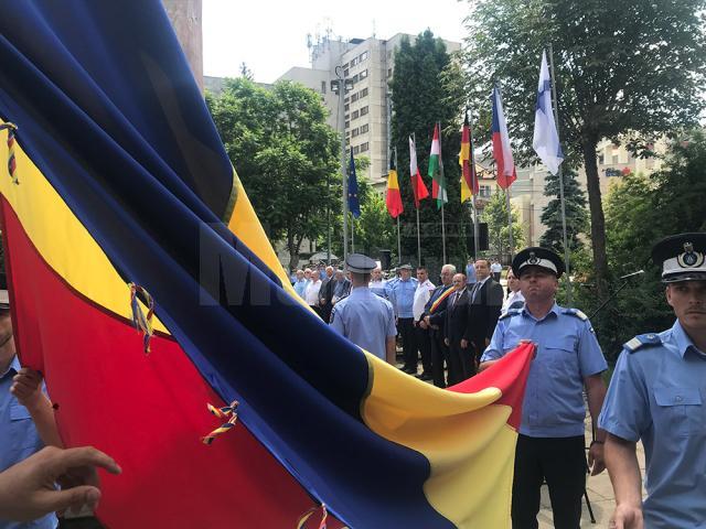 Ziua Drapelului Național a fost marcată printr-o ceremonie militară în Piața Tricolorului din Suceava