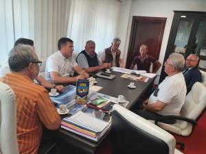 Reprezentanții firmei au venit la Suceava și s-au întâlnit cu primarul Ion Lungu
