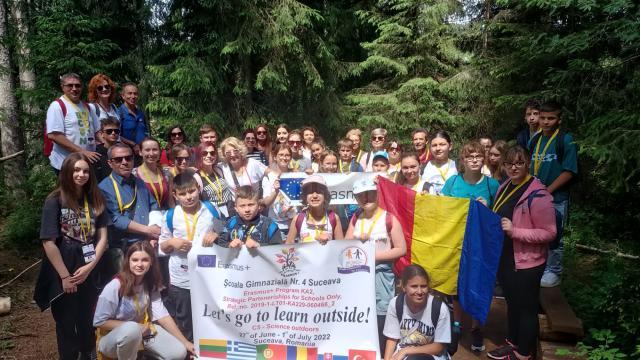 Elevi și profesori din Lituania, Grecia, Portugalia, Slovacia și Turcia la Școala Gimnazială Nr. 4 Suceava, într-o experiență de mobilitate Erasmus+, în cadrul proiectului „Let's go to learn outside !”