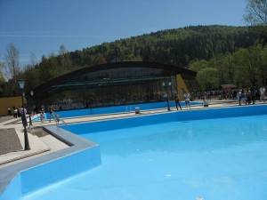 Aproximativ un sfert dintre cele 35 de piscine din județul Suceava au verificată calitatea apei de îmbăiere