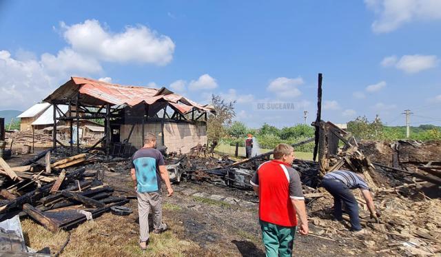 Arhiepiscopia Sucevei a demarat o campanie umanitară pentru ajutorarea unei familii din Vârfu Dealului, rămasă pe drumuri după un incendiu puternic