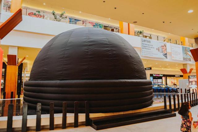 Planetariul gonflabil