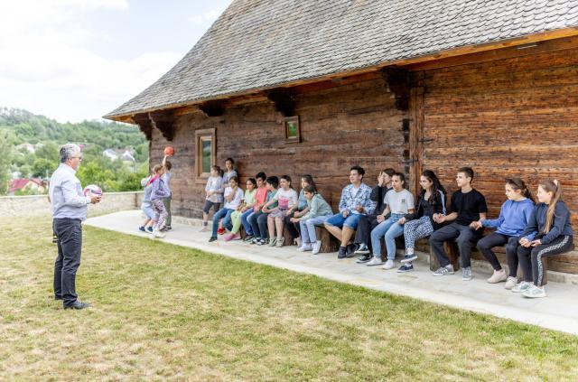 76 de elevi au participat anul acesta în Tabăra de creație „Micii iconari” de la Adâncata