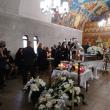 Lacrimi, flori și sute de oameni cu inimi împietrite de durere, la înmormântarea Roxanei Donisan
