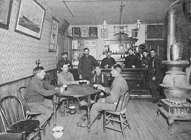 „Cârşmele resărind ca bureţii...”