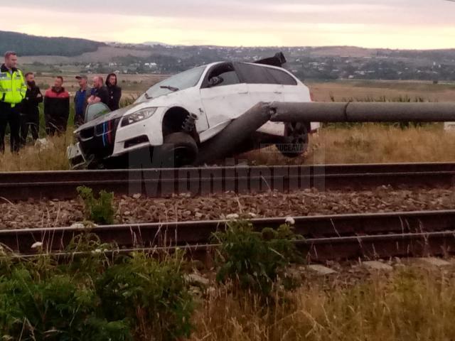 Trafic feroviar blocat pe magistrala spre Bucureşti, după ce un șofer a rupt un stâlp