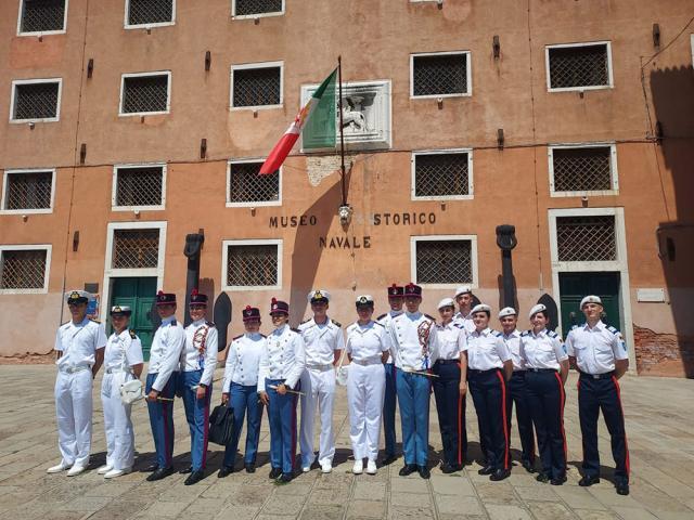 Elevii merituoși de la Colegiul Militar din Câmpulung au fost răsplătiți cu o tabără de vară la Veneția