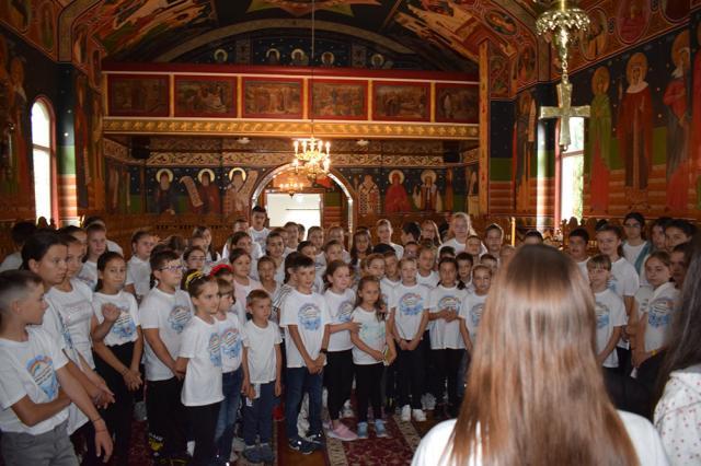 Zeci de copii au participat la Școala de vară „Copii la altar”, organizată de Parohia „Pogorârea Sfântului Duh” Bogdănești I