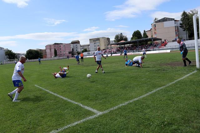 Fostele glorii ale fotbalului fălticenean s-au întâlnit în meciul anului de old-boys