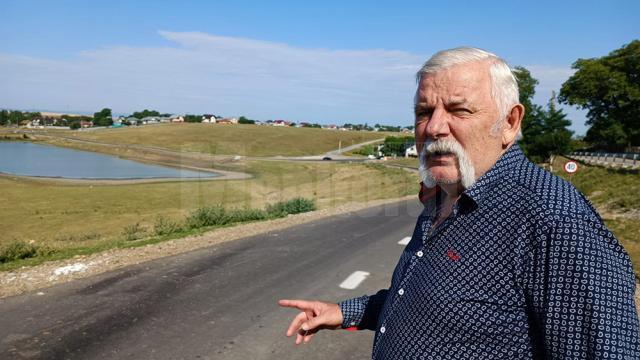 Primarul Dumitru Gulei spune că acest drum asfaltat recent este unul extrem de important