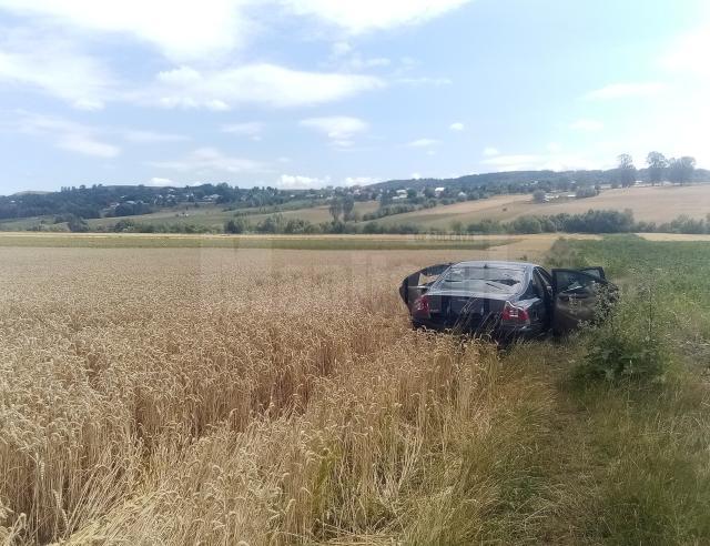 Autoturism abandonat la marginea E 85, cu grave avarii, după o urmărire cu poliția