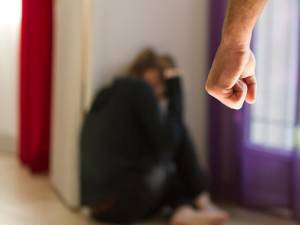 Peste 900 de fapte de violență în familie, reclamate la poliție în doar șase luni