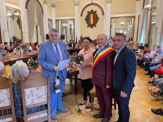 Primăria Vatra Dornei a premiat 30 de familii care au împlinit 50 de ani de căsătorie