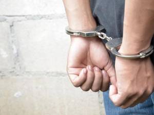 Tânărul care i-a smuls unei bătrâne lănțișorul de la gât, arestat pentru 30 de zile Sursa digi24.ro