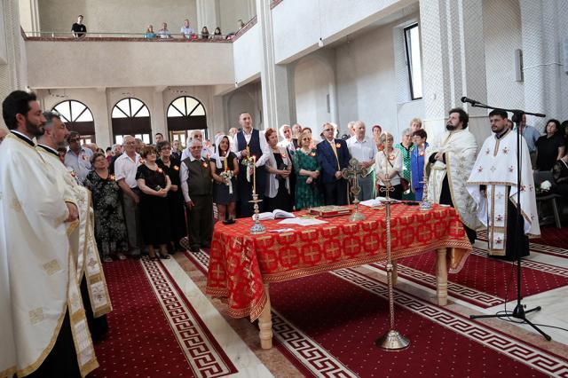 42 de cupluri au ajuns după 50 de ani în fața Sfântului Altar pentru a sărbători „Nunta de Aur”