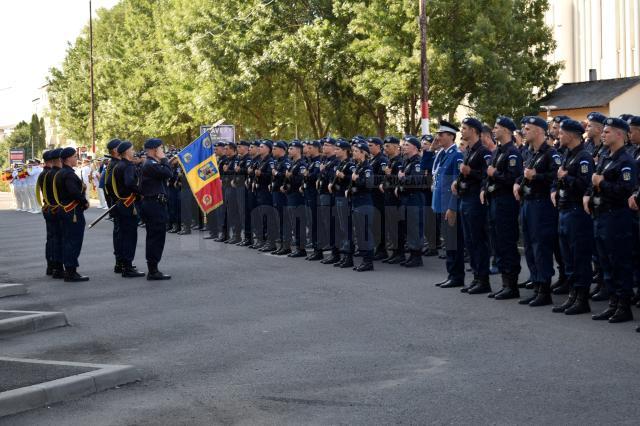 Elevii Şcolii de Subofiţeri Jandarmi Fălticeni au depus jurământul în centrul municipiului