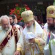 Sute de oameni au participat la resfințirea bisericii din Corlata