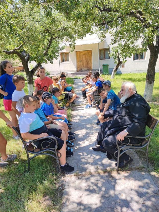 70 de copii din zona Fălticeni au participat la tabăra „Binele tău e al meu”