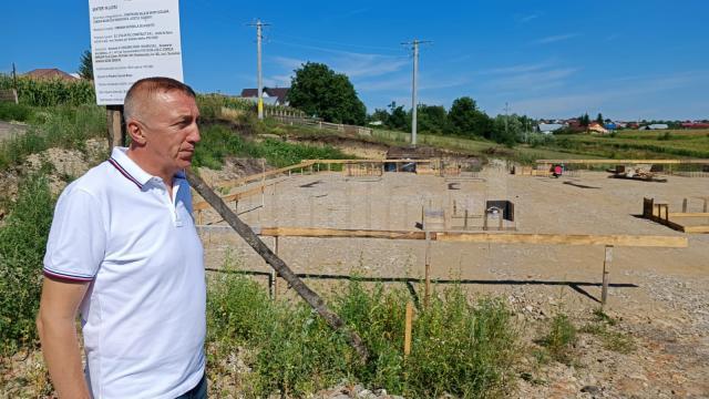 Primarul Eduard Dziminschi a inspectat șantierul sălii de sport din Moara