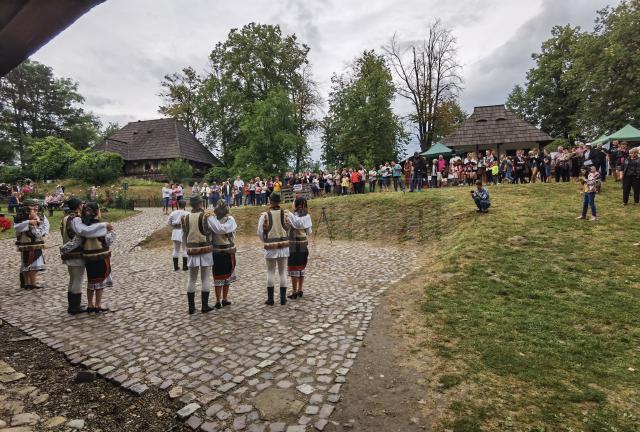 Aproape 8500 de vizitatori au venit la Muzeul Satului Bucovinean, în perioada evenimentului  „Lume, lume... hai la târg”