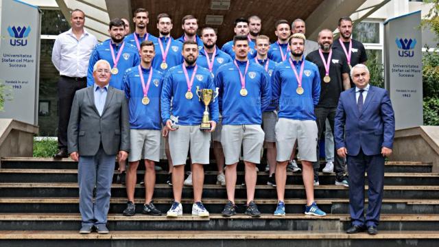 Handbalistii de la USV au fost primiti ca niste campioni la revenirea de la Europene