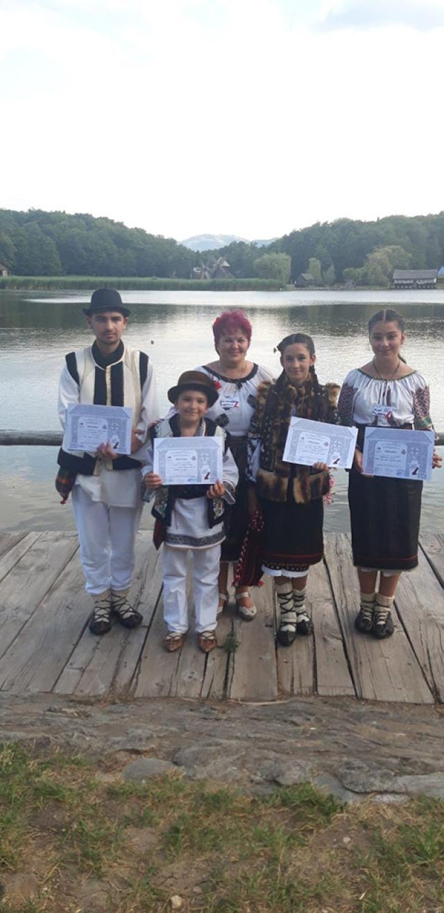 Elevi suceveni pe podium la Olimpiada Meşteşugurilor Artistice Tradiţionale, desfășurată la Sibiu