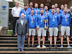Handbaliștii de la USV au fost primiți ca niște campioni la revenirea de la Europene