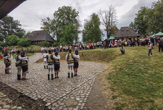 Aproape 8.500 de vizitatori au venit la Muzeul Satului Bucovinean, în perioada evenimentului  „Lume, lume... hai la târg!”