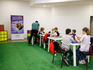 Ateliere gratuite de cub Rubik 3x3 la Shopping City Suceava