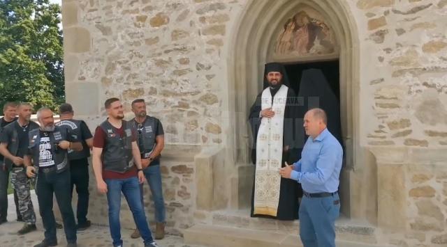 Ctitoria ștefaniană Biserica Sf. Ilie din Șcheia, loc de pelerinaj pentru motocicliștii prezenți la Bucovina Motorfest