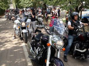 Câteva sute de motocicliști au participat la o paradă moto pe străzile Sucevei