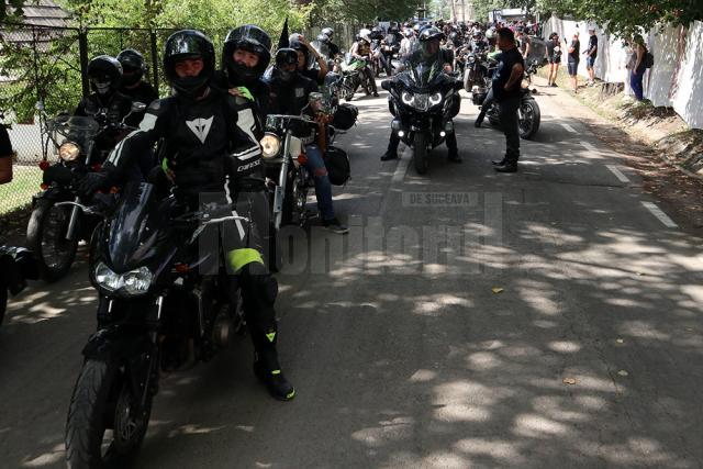Câteva sute de motocicliști au participat la o paradă moto pe străzile Sucevei
