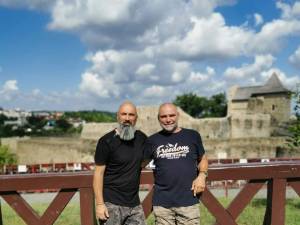Marius Lup și Relu Nica, doi dintre trainerii de la tabăra de supraviețuire