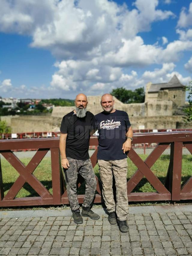 Marius Lup și Relu Nica, doi dintre trainerii de la tabăra de supraviețuire