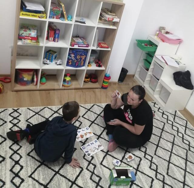 Asociația pentru Intervenție în Autism Suceava este înființată de către specialiști și antreprenori locali care doresc să vină în sprijinul comunității