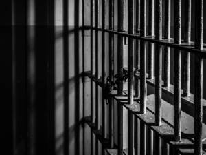 Un bărbat care a agresat sexual trei copii minori, condamnat la peste 16 ani de închisoare
